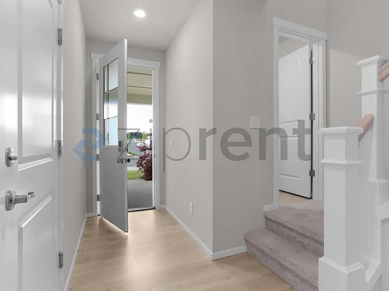 1169 SW Pendleton Way — Photo 3