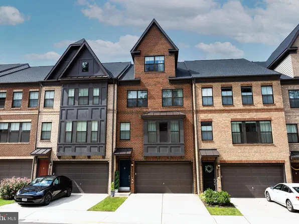 3806 Rainier Dr, Fairfax, VA 22033