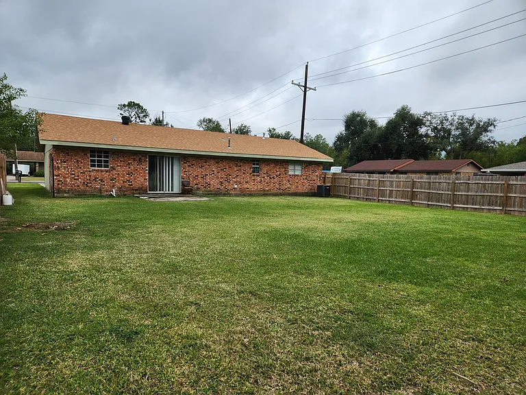 1900 Linda Ave — Photo 10