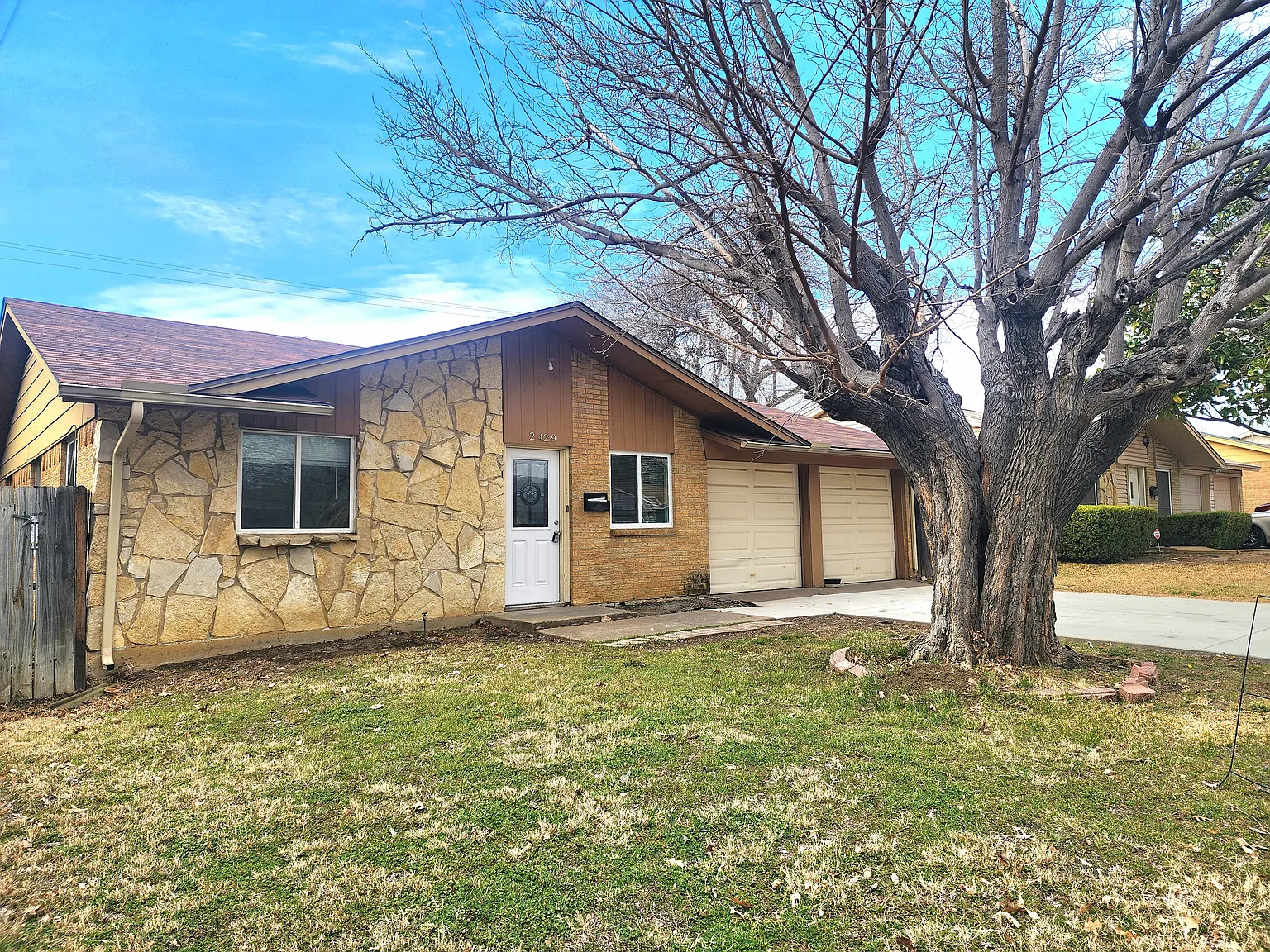 4 bed, 1426 sqft, $2,450 — Photo 2