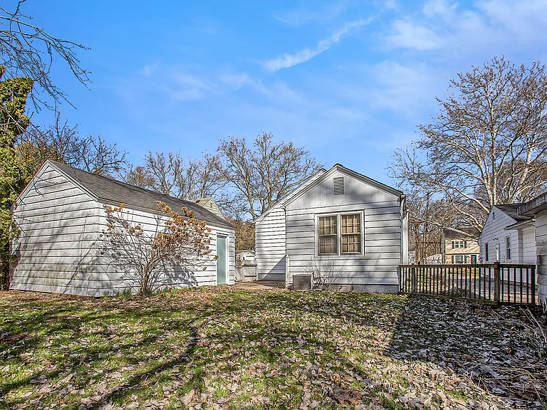 231 Woodside Dr NE — Photo 4