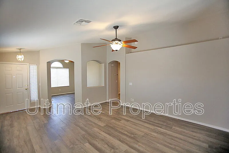 3 bed, 2.0 bath, 1520 sqft, $2,195 — Photo 4