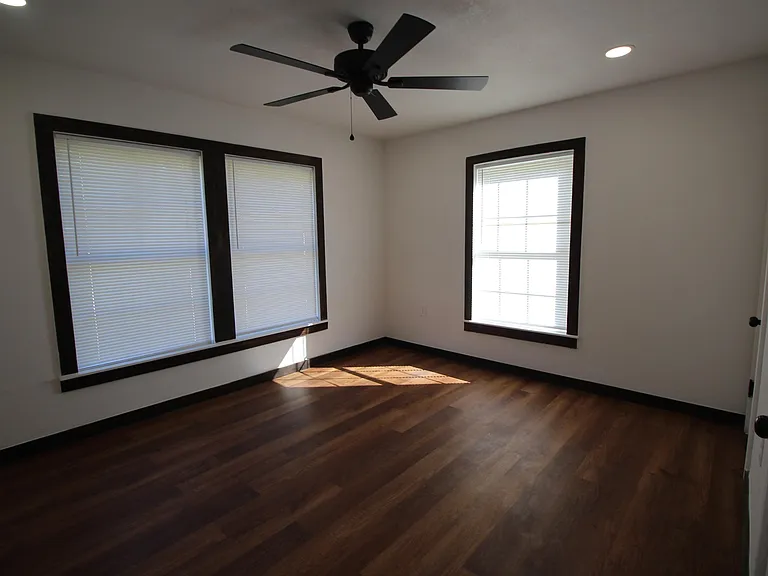 1015 W Kuykendall St — Photo 8