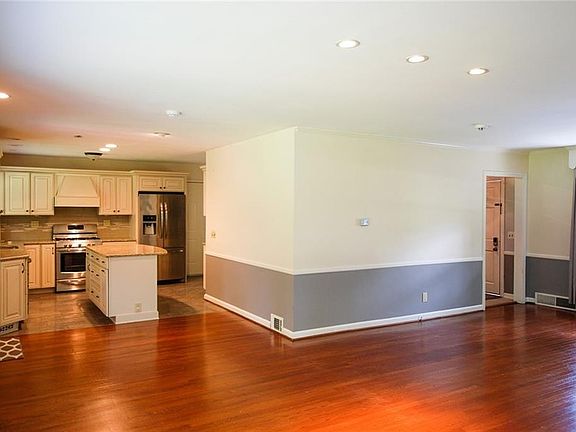 5th image of 34 Meadowcrest Dr