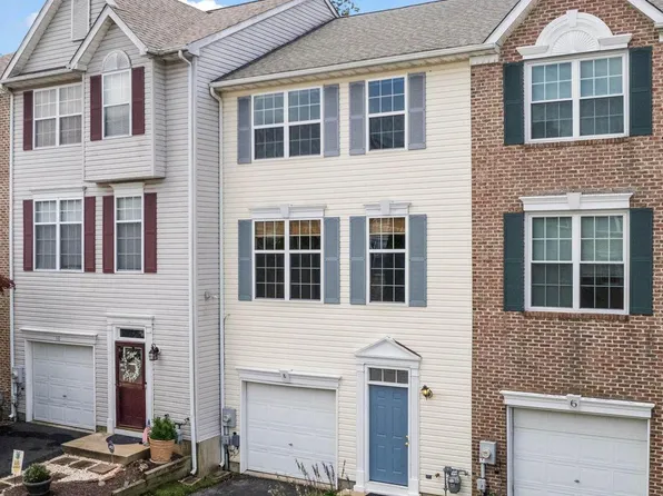 8 Emandan Ln, Hockessin, DE 19707