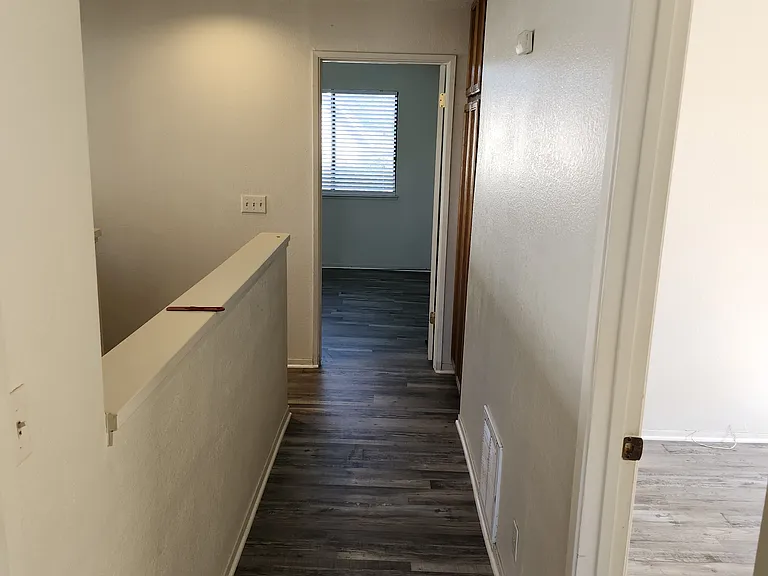 4839 Knollcrest Dr — Photo 10