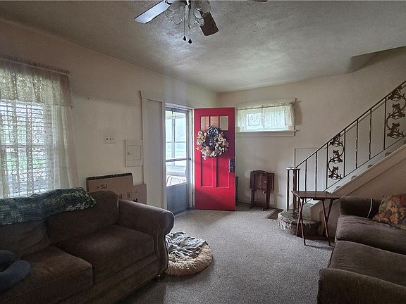 4th image of 686 Stambaugh Ave