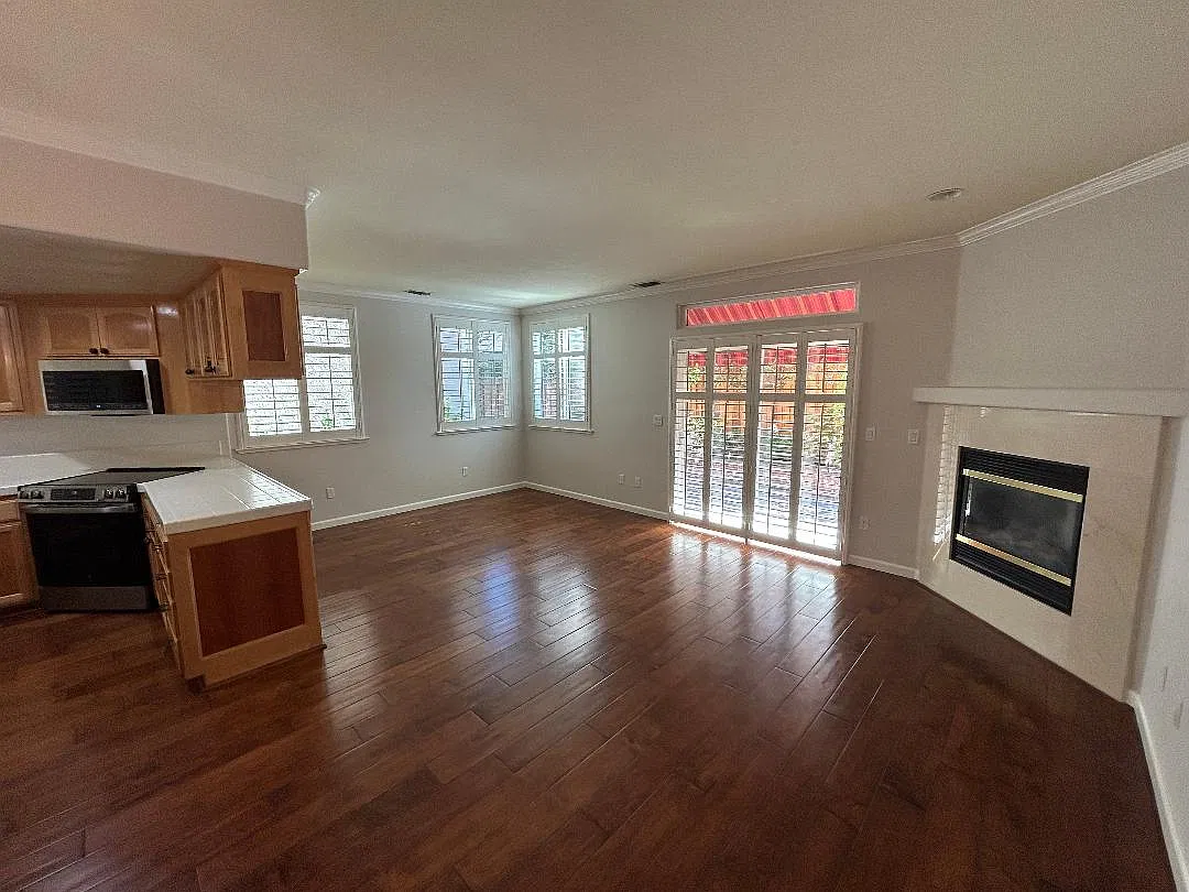 3 bed, 2630 sqft, $3,200 — Photo 2