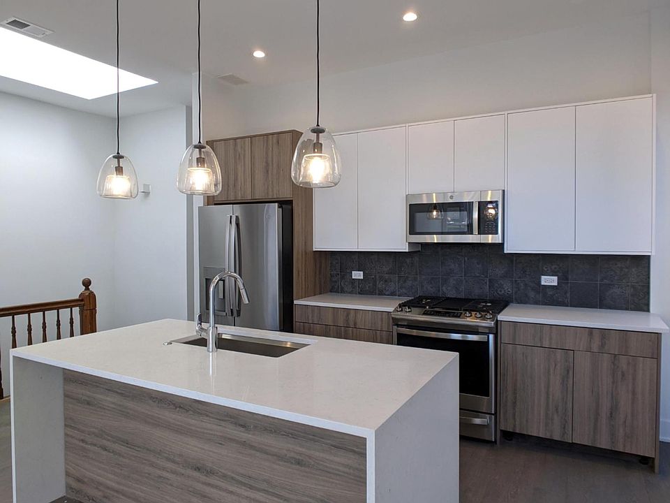 1st image of 2118 W Belmont Ave #3