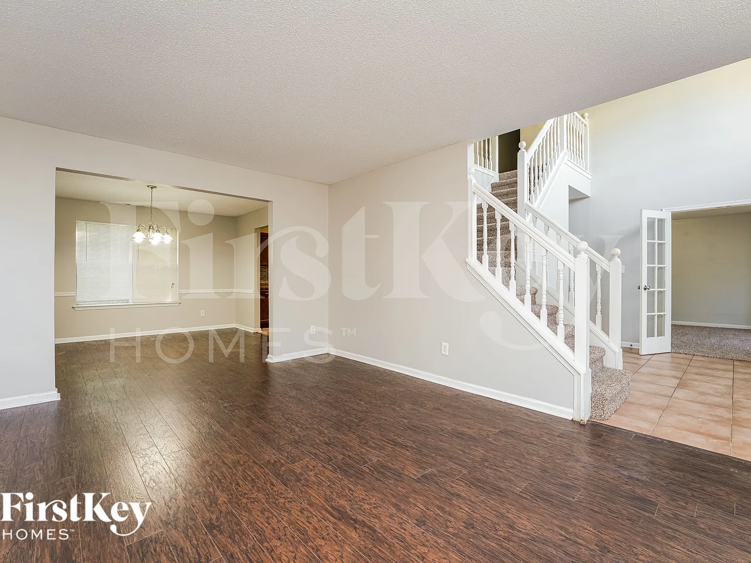 5 bed, 3.0 bath, 3254 sqft, $2,300 — Photo 2