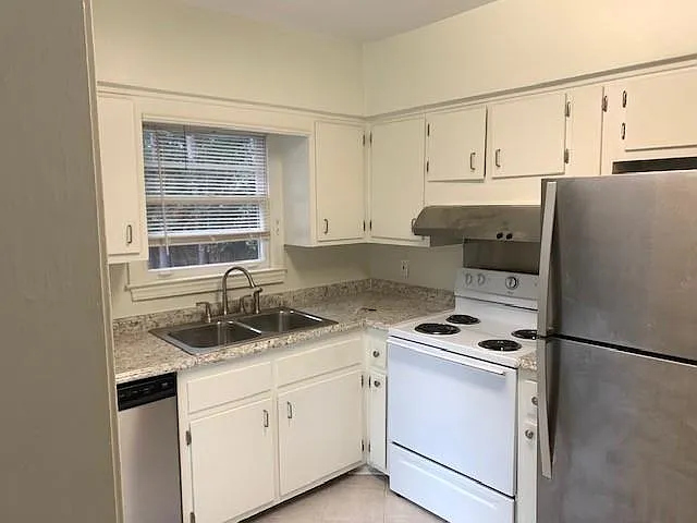 977 Lindridge Way NE — Photo 6