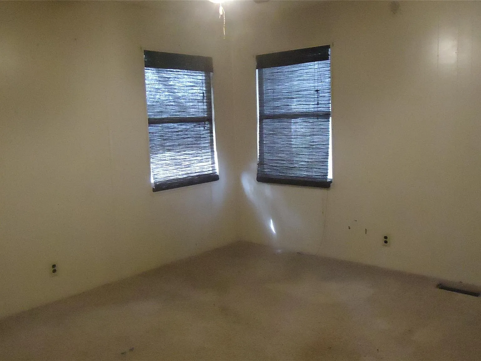 3 bed, 2.0 bath, 1216 sqft, $1,000 — Photo 2