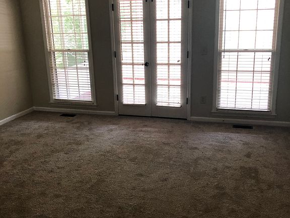 Master w/french doors 