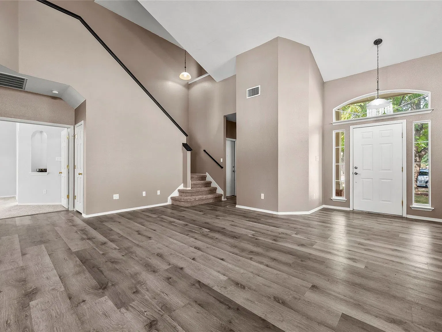 3 bed, 2.5 bath, 2176 sqft, $2,150 — Photo 3