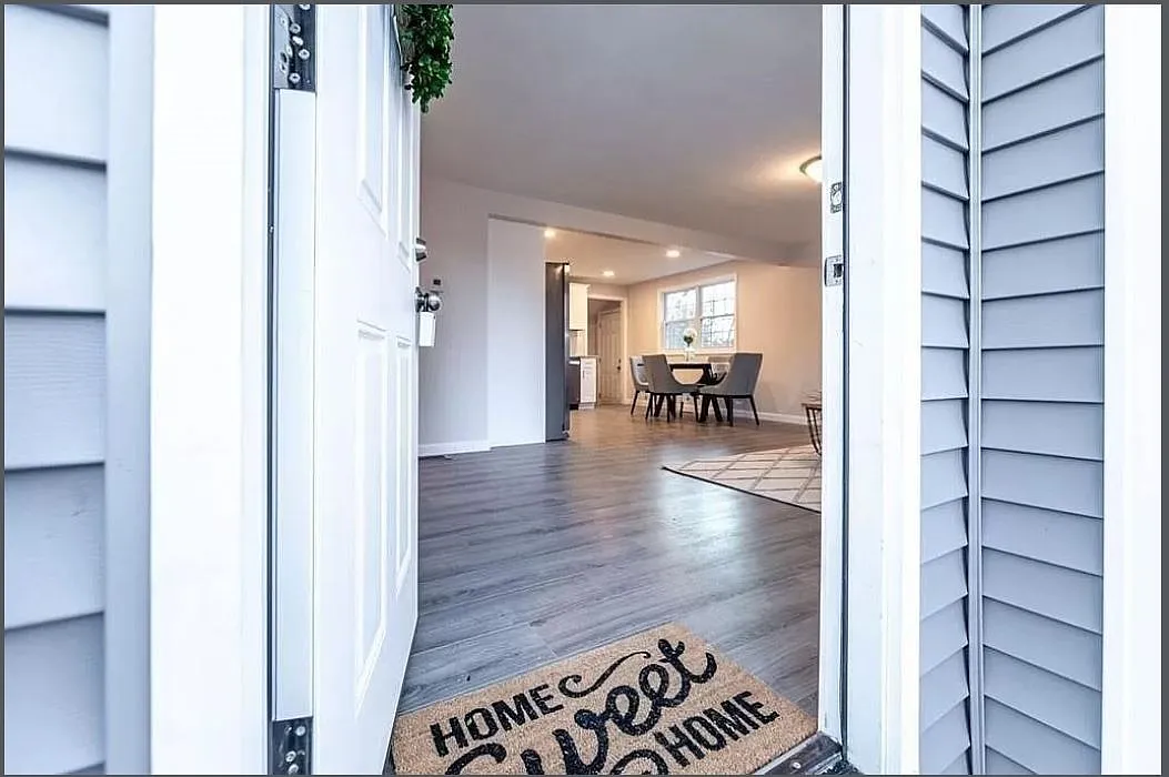3 bed, 1100 sqft, $3,400 — Photo 1