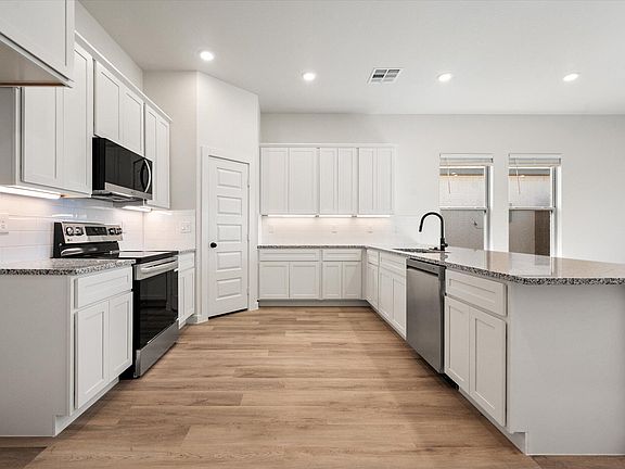 4th image of 10502 Beaufort Ave