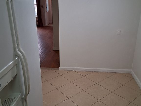 4th image of 1613 E 94th St #Pvt