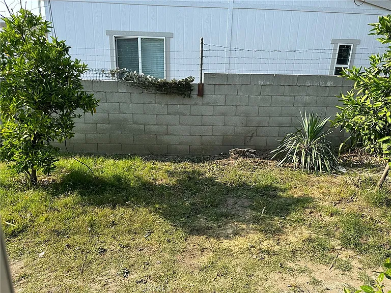 24450 University Ave — Photo 24