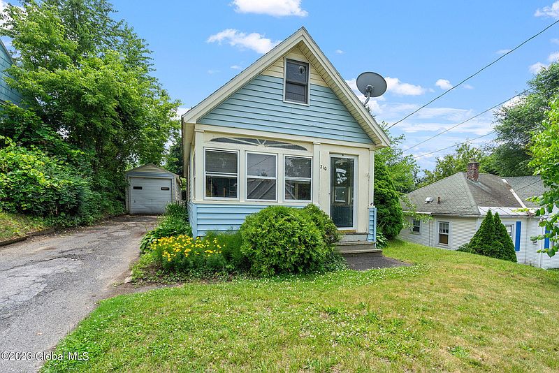 4th image of 210 E Hudson Avenue