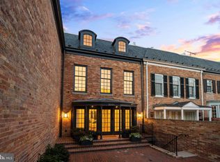 3045 W Lane Keys NW, Washington, DC 20007