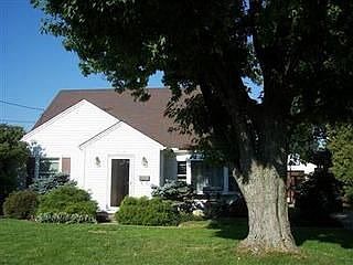 2nd image of 714 Clinton St