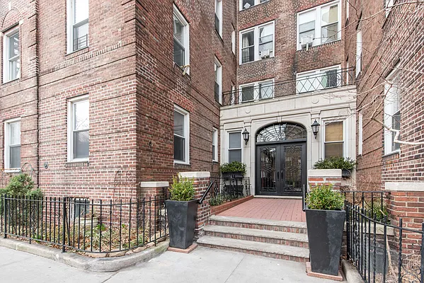 Sold by Century 21 American Homes - Franklin Square | media 15