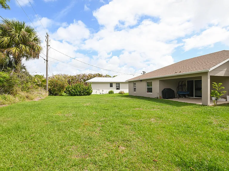 3110 SW Curcuma St — Photo 5
