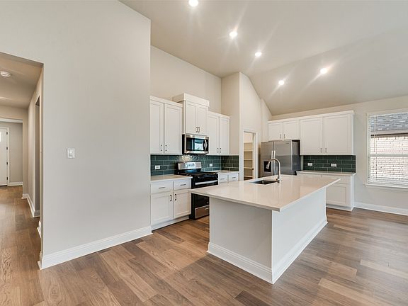 5th image of 2711 Shiners St