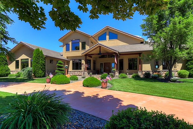 Circle Driveway / Entry