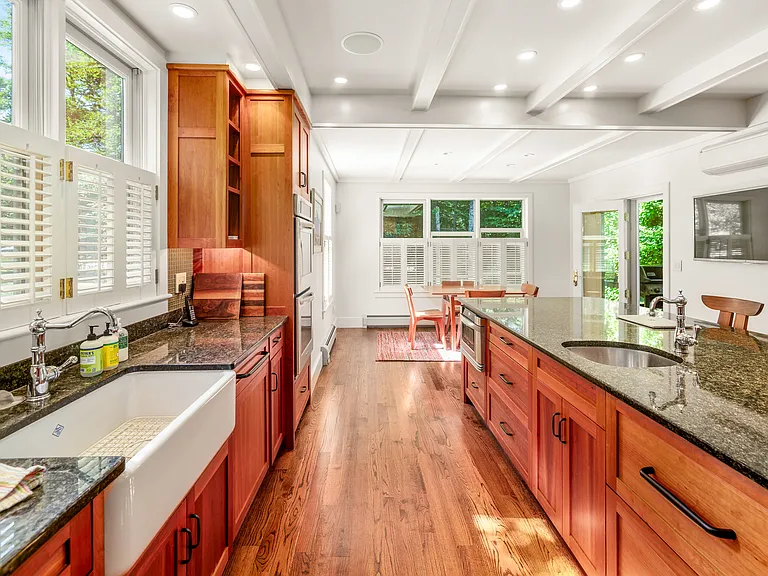 271 Thomas Pasture Rd — Photo 10