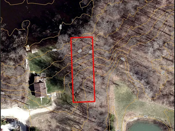 Oak Park Dr, Holly, MI 48442