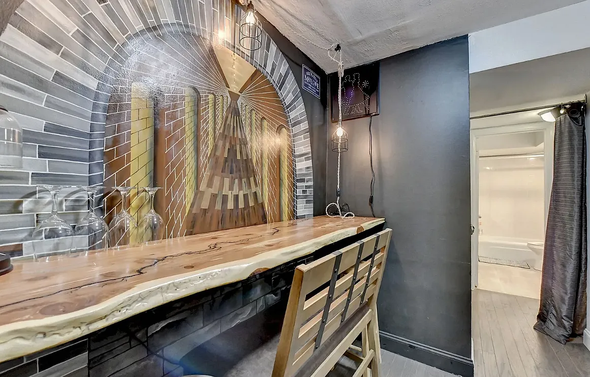 1 bed, 300 sqft, $1,000 — Photo 3
