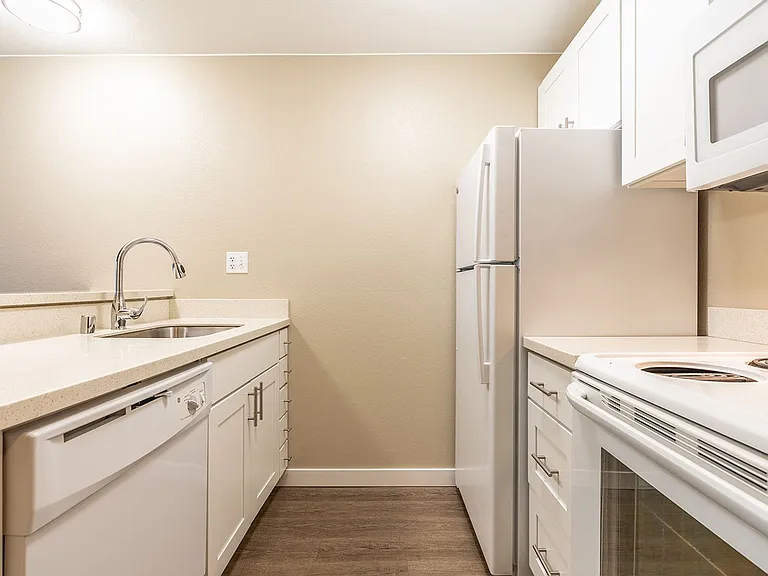 Francis Ave Apartments — Photo 13