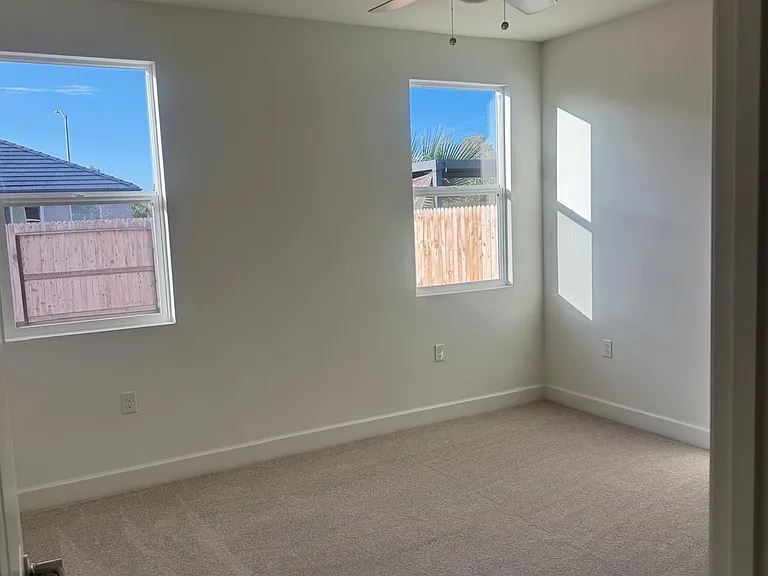2337 E Amboy Ave — Photo 14