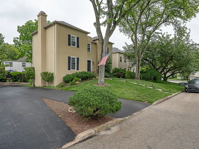 10 Hansen Ct — Photo 36