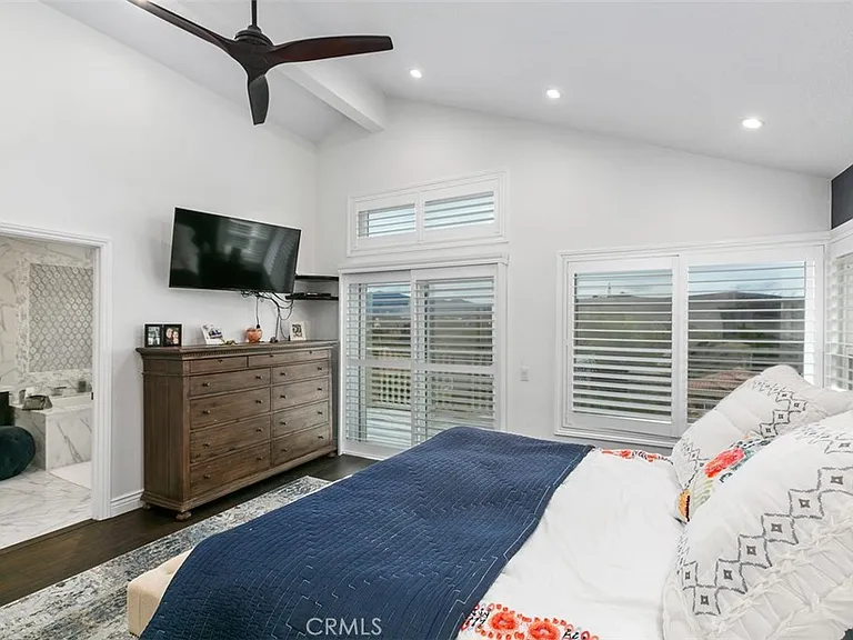 32 San Mateo — Photo 20