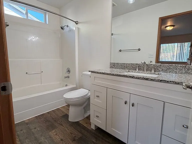 2442 Highland View Dr — Photo 13