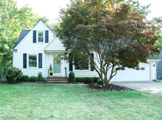 5392 Robinhood Dr, Willoughby, OH 44094