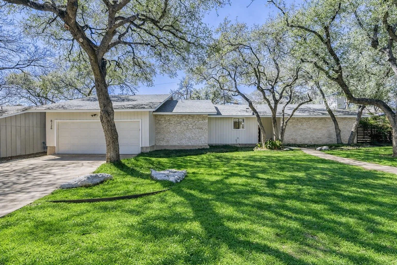3 bed, 2.0 bath, 1643 sqft, $3,850 — Photo 2