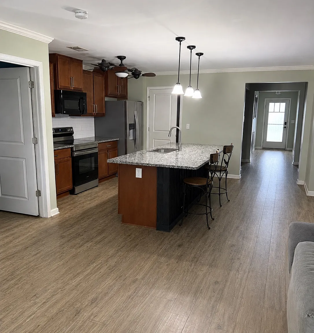 3 bed, 1675 sqft, $900 — Photo 3