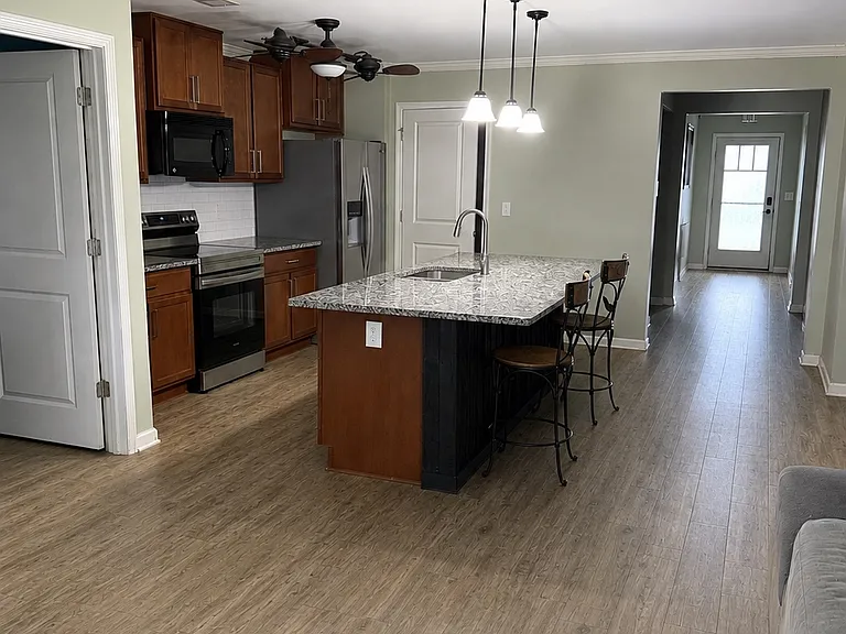 1013 McCall Loop — Photo 3