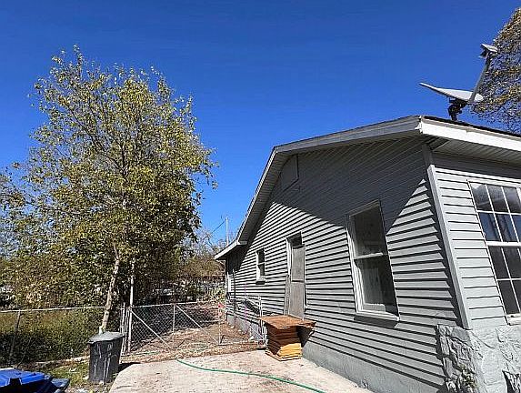 2nd image of 427 Cravens Ave
