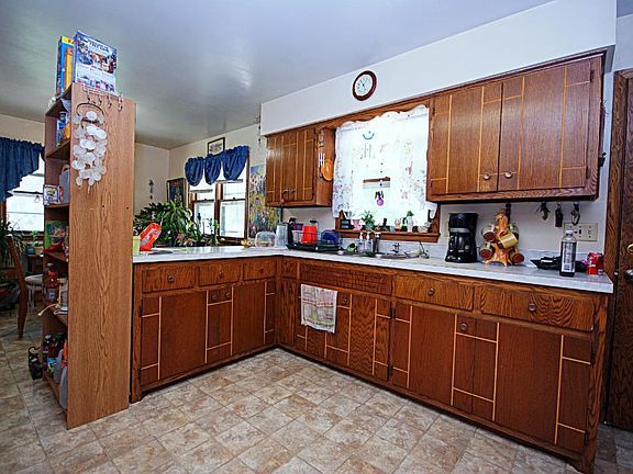 4th image of 836 19th Ave N