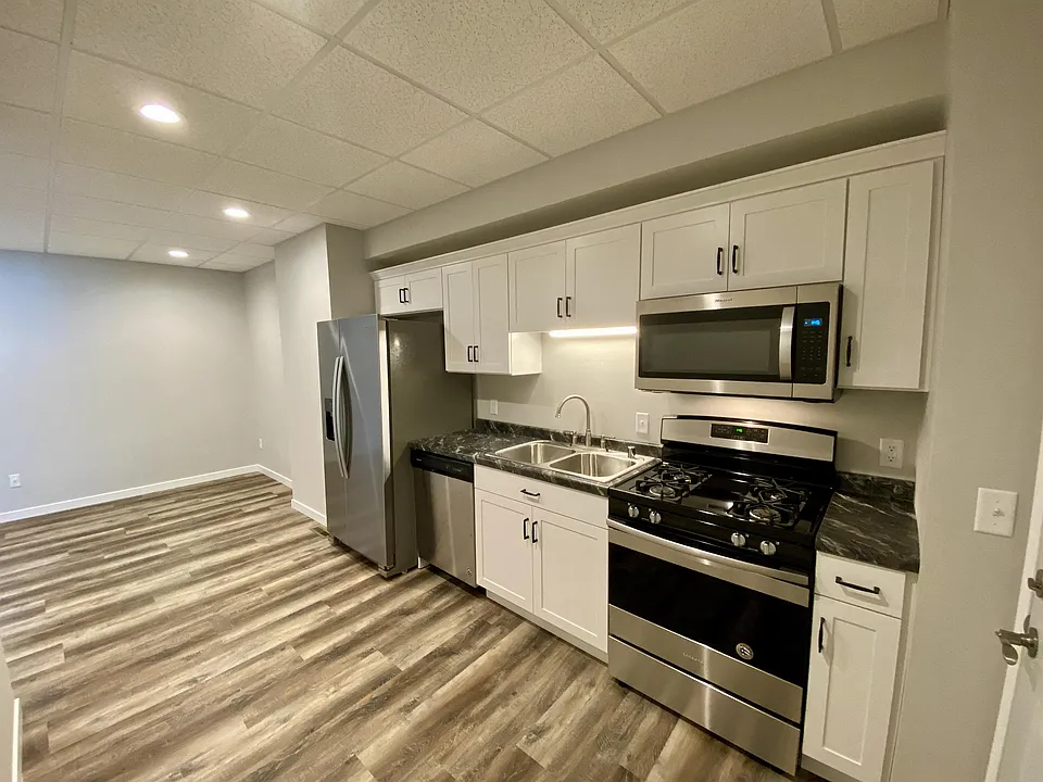 107 Main St E #2