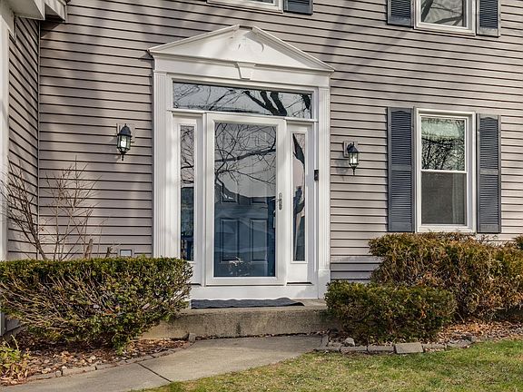 4th image of 408 Yorkshire Ct