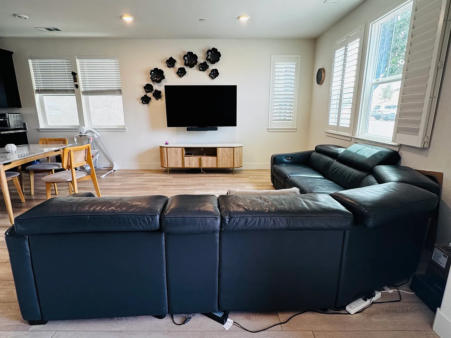 4 bed, 2114 sqft, $4,990 — Photo 4