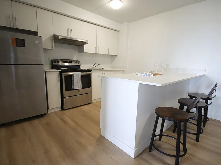 50 University Ave E #VIEWINGS — Photo 2