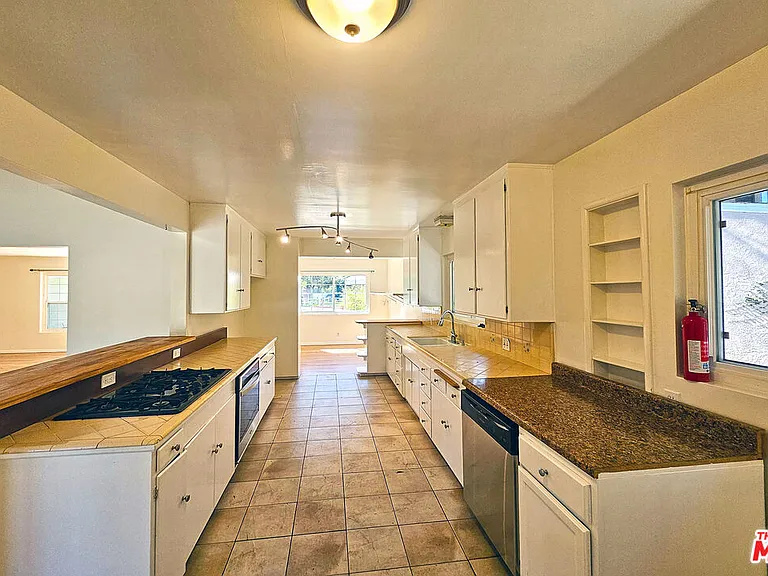 3700 Glenwood Ave — Photo 8