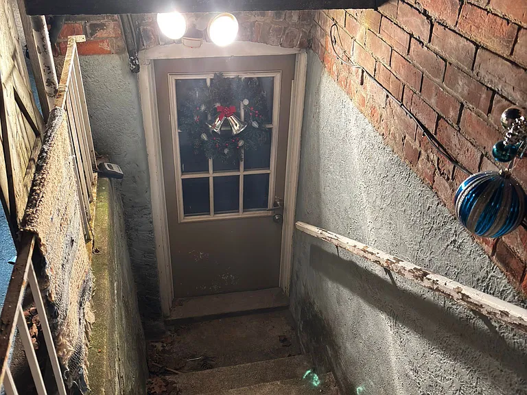 37 Gillespie Ave #BASEMENT — Photo 10