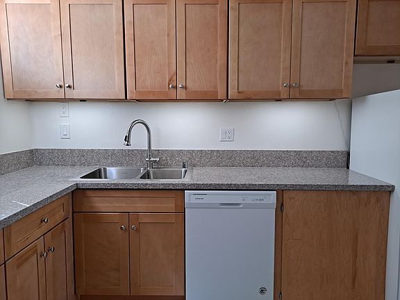 4th image of 200 Park View Dr